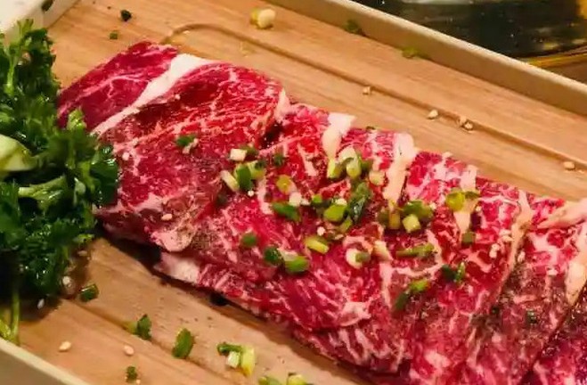 乾草和牛日式烤肉