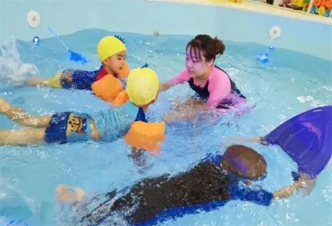 運動小子嬰兒游泳館加盟