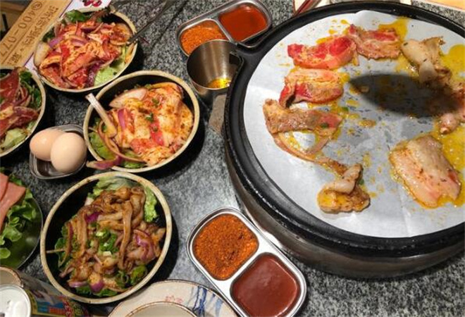 破破烂烂的烤肉店