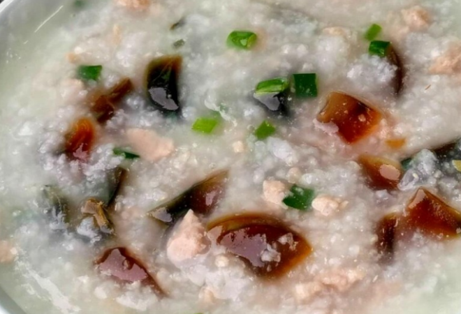 周小江現(xiàn)熬鮮粥