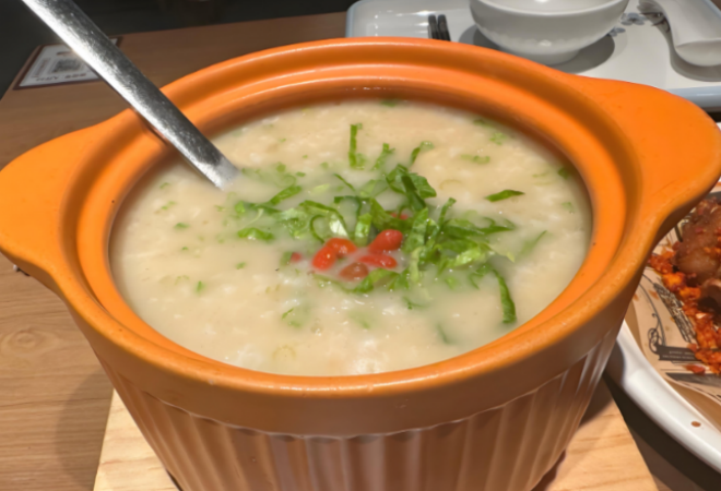 周小江現(xiàn)熬鮮粥